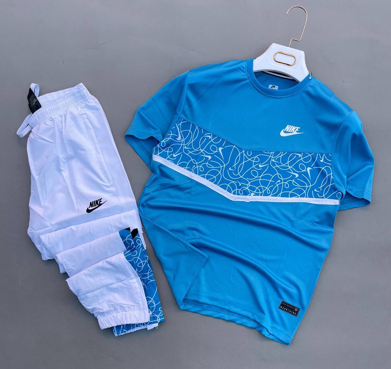 تيشورت وسرول Nike
